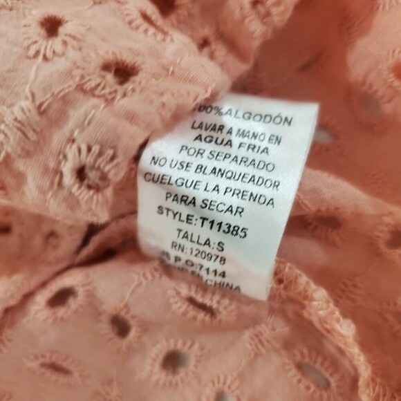 Entro Peach Eyelet and Ruffled Blouse - Sz small - Picture 7 of 9